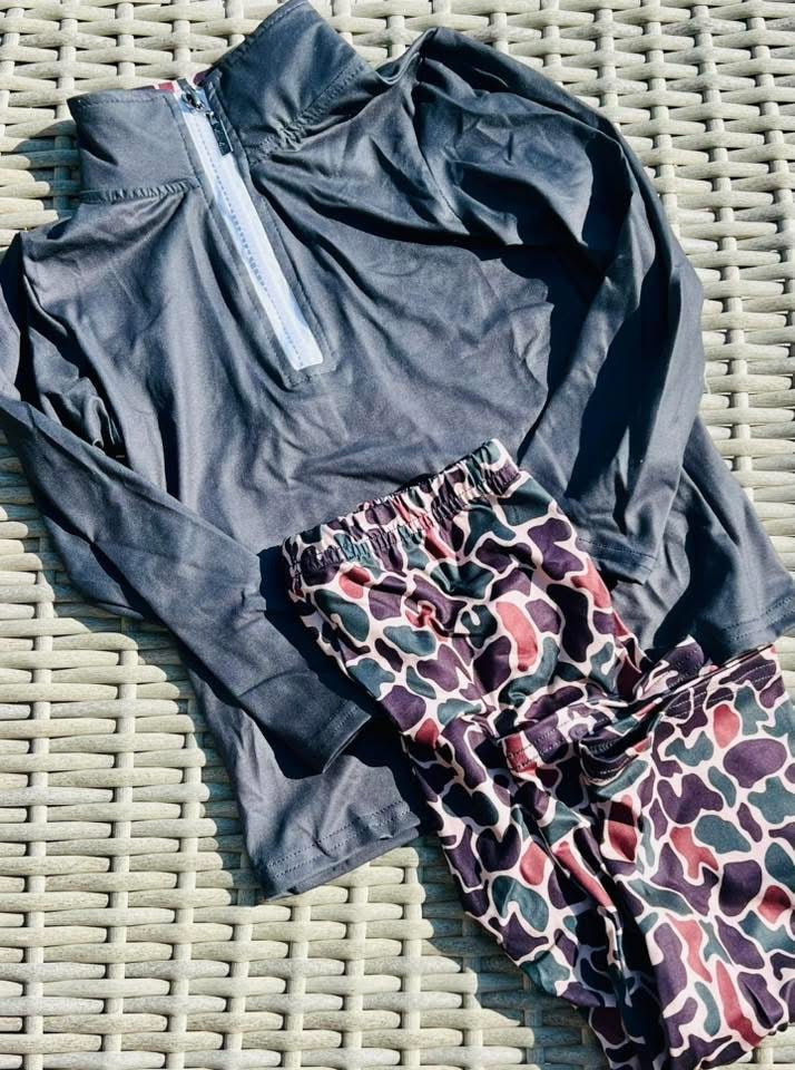 Athletic camo pant set in gray/green