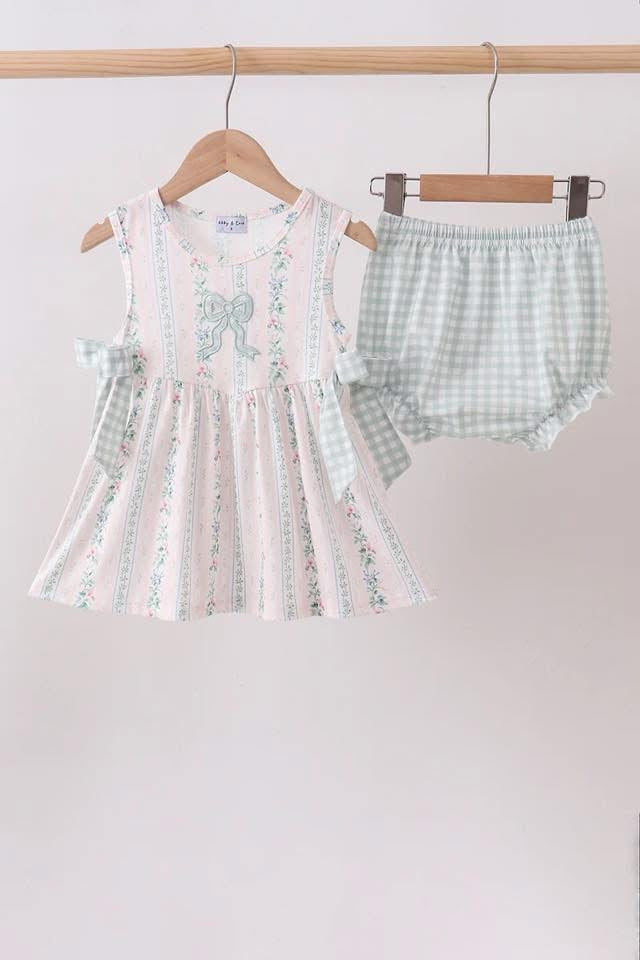Bow and gingham bloomers